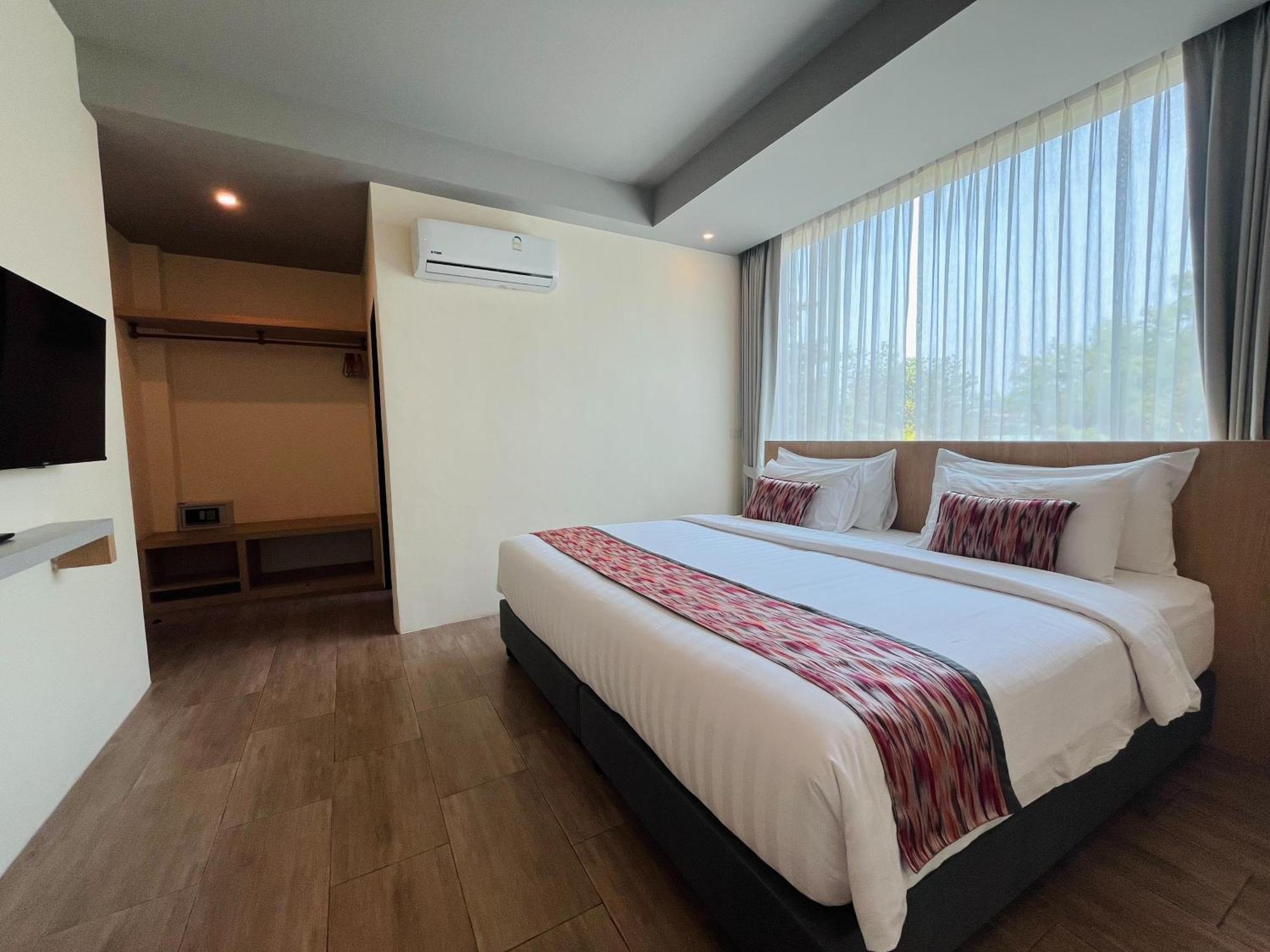 Charcoal Panwa Beach Phuket Ban Tha Khreng Exterior foto